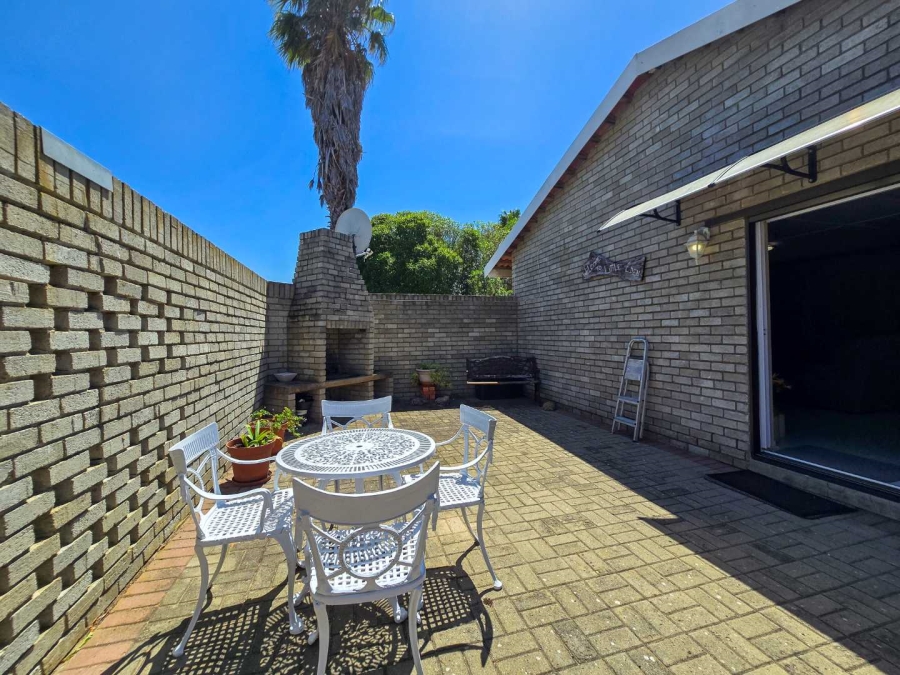 4 Bedroom Property for Sale in Stilbaai Wes Western Cape